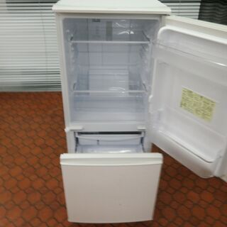 ID 977589　シャープ　137L　２０１７年製　SJ-D14C-W　キズ有