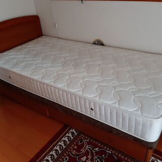 引き出し付きシングルベッド　マットレス付属　寝具２セット