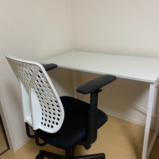 【ネット決済】ニトリの机、イス