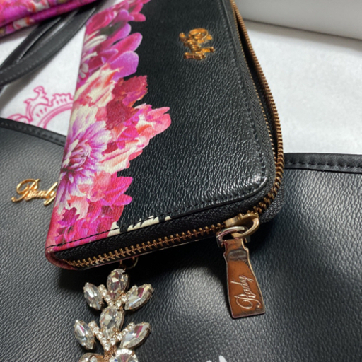 Rady 黒 リゾートフラワー トートバッグ ビジュー ポーチ オーガンジー付き Rady 黒 リゾートフラワー トートバッグ ビジュー ポーチ