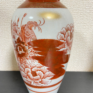 九谷焼の金彩が美しい赤絵の花瓶 