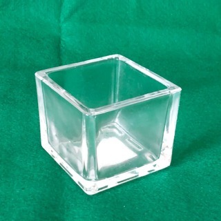 花瓶　ガラス製　直方体　高さ5.5cm