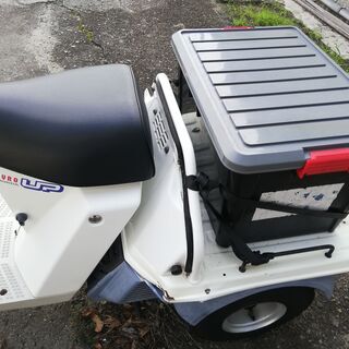 ホンダのジャイロupです。エンジン調子良く出だしから速い車体です。 ホンダのジャイロupです。エンジン調子良く出だしから速い車体です。