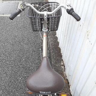 8月-19電動アシスト自転車　ヤマハ　バッテリー　充電器　鍵1本付き　電動自転車