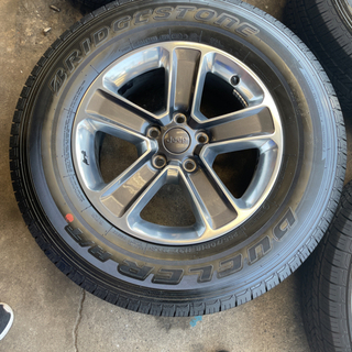 新車外しjeep18インチ純正ホイール255/70R18 タイヤ5本セット