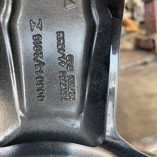 新車外しjeep18インチ純正ホイール255/70R18 タイヤ5本セット