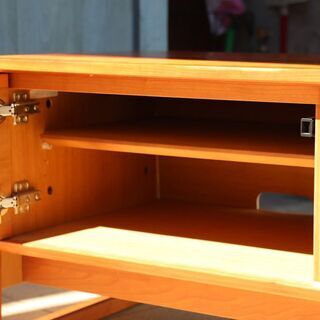 人気のkarimoku(カリモク家具)のHUシリーズのチェリー材テレビボードです。シンプルなデザインのローボードは北欧スタイルとの相性抜群♪和モダンテイストやナチュラルテイストにもおすすめです！BH416