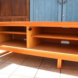 人気のkarimoku(カリモク家具)のHUシリーズのチェリー材テレビボードです。シンプルなデザインのローボードは北欧スタイルとの相性抜群♪和モダンテイストやナチュラルテイストにもおすすめです！BH416