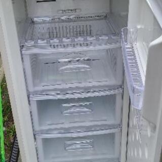自動霜取り機能付き冷凍庫110L