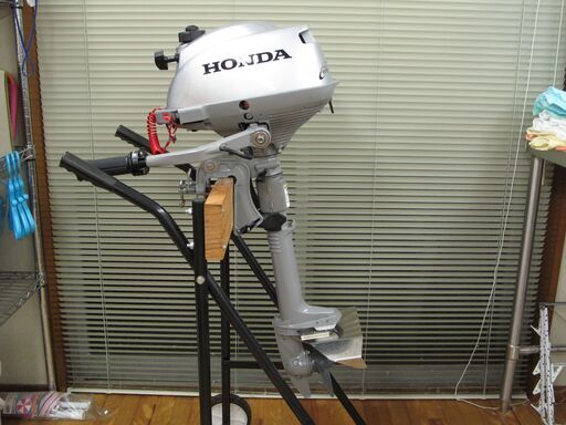 極上 新品同様 ホンダ　2馬力　船外機　BF2D　4ストローク船外機 箱、説明書、付属品あり