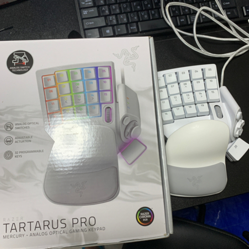 左手デバイス TARTARUS PRO