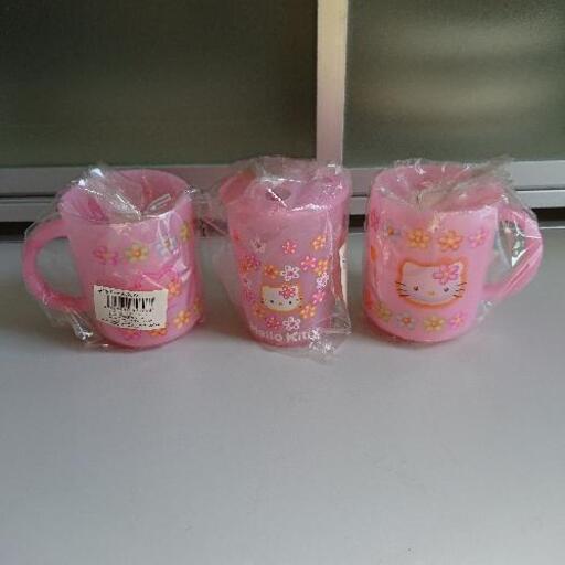 新品 プラスチックコップ×2 歯ブラシいれ×1 ハローキティ