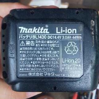 マキタ 電動草刈り機ジャンク品 バッテリー３個つき マキタ 電動草刈り機ジャンク品 バッテリー3個つき