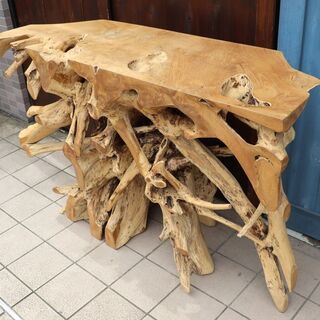 ASPLUND(アスプルンド)で取り扱われるブランドdareelsのTOOR CONSOLE TABLE 130。チーク材の木の根をそのまま活かしたコンソールテーブル♪カフェなど店舗のアクセントにも！BH429