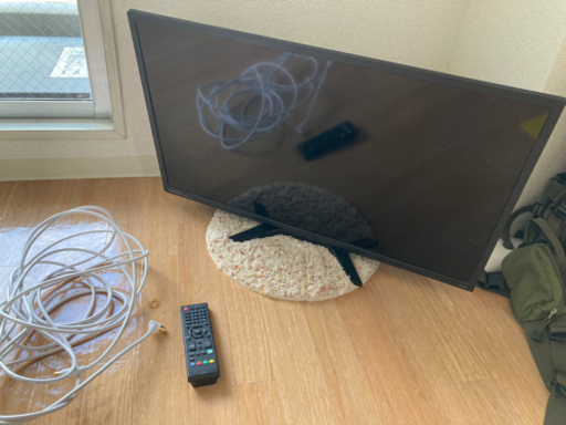 32型　ロングケーブル付きでお部屋のどこでも設置可能！