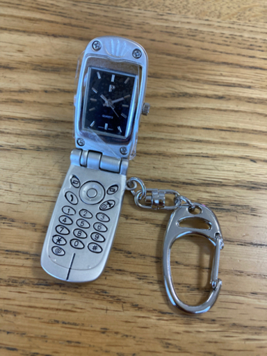 【キーホルダー】折り畳み式携帯電話型の時計付き（ジャンク品）