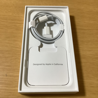 未使用品　iphone se 第二世代　ホワイト64GM simフリー