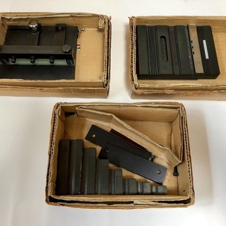 コネクター圧着器