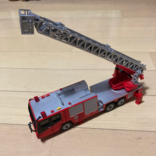 トミカの大きいサイズの梯子消防車