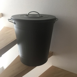 IKEA のゴミ入れ　trash box