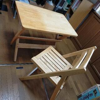 木製の机と椅子セット