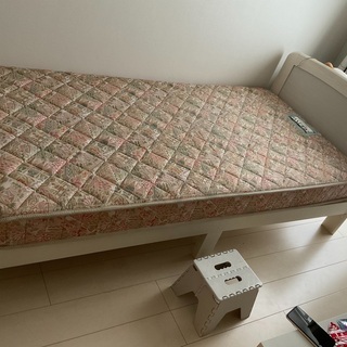 去年9月にニトリから買ったシングルベッドです。