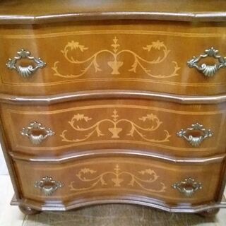 【愛品倶楽部柏店】　クラシック象嵌オープンチェスト　イタリア製　丸脚　【問い合わせ番号　１５５-０１８００２　００２】