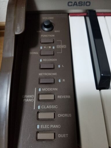 電子ピアノ Casio PX-730CY + 高さ調節可能な椅子をおつけします。