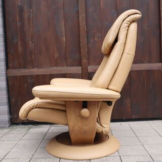 人気のkarimoku(カリモク家具)の本革 リクライニングチェア&オットマンです。シンプルでオーソドックスなフォルムのレザー 1Pソファーはシアタールームなどにもおススメです♪BH510