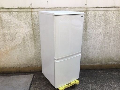 注目の 冷凍冷蔵庫 SHARP シャープ 137L ホワイト 2ドア 2018年製 生活