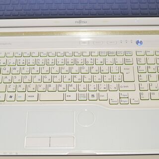 最新Windows10+office 富士通 LIFEBOOK AH53/H AMD A6-3420M/4GB