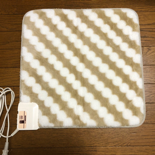 【ネット決済・配送可】小さい電気毛布