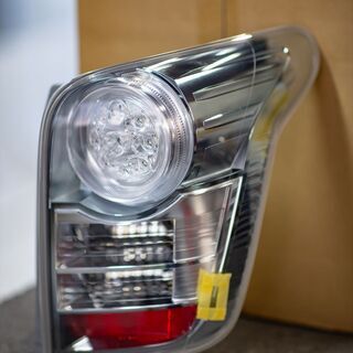 【送料込】トヨタ カローラ フィールダー テールランプ 右 81551-13720 NZE141G NZE144G ZRE142G ZRE144G