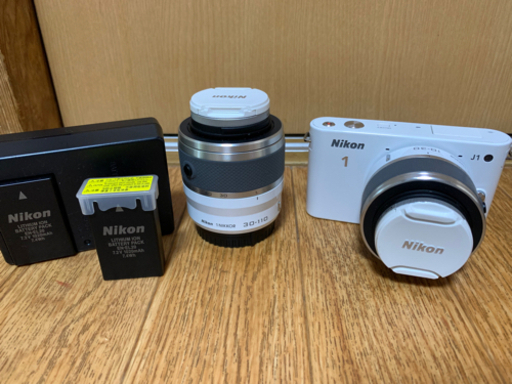ミラーレスカメラ　Nikon J1  ニコン