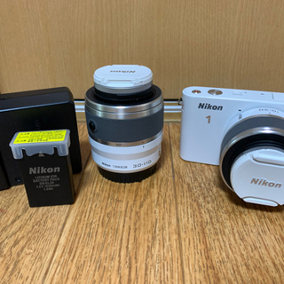 ミラーレスカメラ　Nikon J1  ニコン