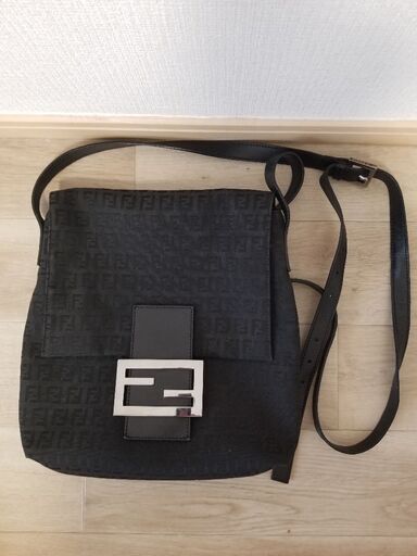 FENDI　ショルダーバッグ　中古