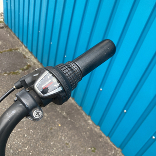 自転車☆27インチ 白 シマノ製外装6段変速 LEDオートライト LORIS COLGO