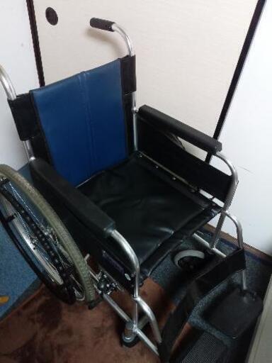 ❨超美品❩❨超超激安❩♦️車いす♦️とても軽量使いやすい♦️軽く運びやすい♦️乗り動き良し♦️車にも乗せたり降ろしたりも軽量なので楽です♦️座面がビニールクッション♦️メーカー品♦️状態良好綺麗♦️使用頻度少ない♦️清掃済み♦️おすすめ♦️他のフリマアプリにも載せて折りますのでお早めにどうぞ♦️最終値段です