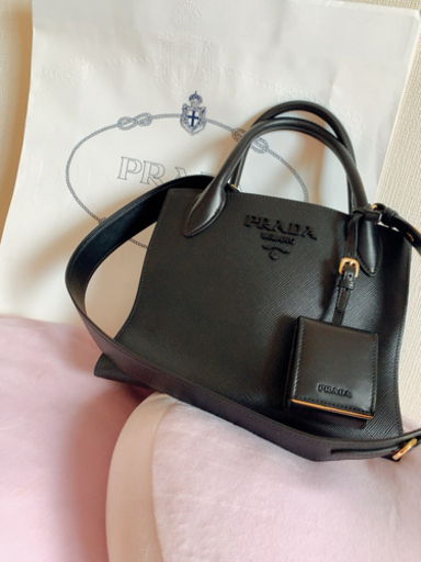 PRADA バック　黒