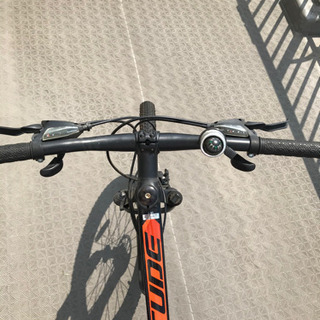  【値下げ】速い‼️マウンテンバイク シマノ21段変速　フロントサスペンション