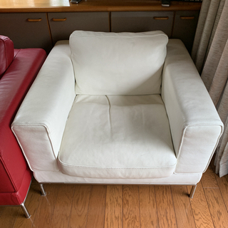 【ネット決済】白、赤、1人掛けソファー 2個 イケヤ家具