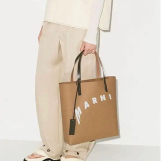 直売人気商品 【未使用級】MARNI セルロース デカロゴ ショッピング