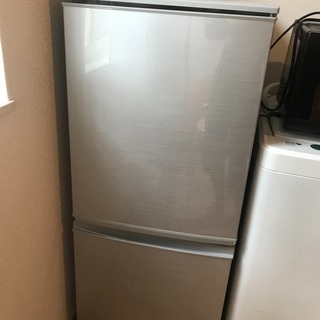 シャープ製冷蔵庫の画像