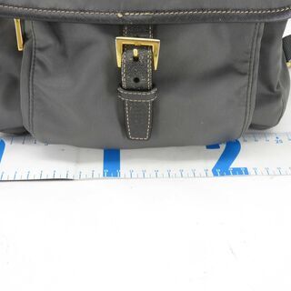 プラダ ナイロン ショルダーバッグ ②
