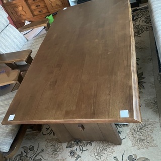 高級素材　木製テーブル
