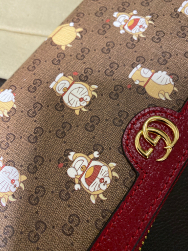 GUCCI ウシえもん　長財布 GUCCI牛ドラえもんコラボ長財布 財布形長財布GUCCIのウシエモン…