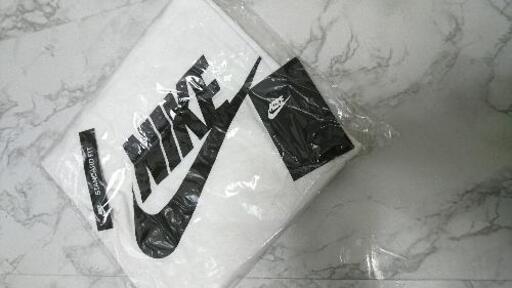 新品 NIKE ロンT Sサイズ