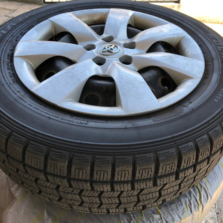 スタッドレスタイヤ TOYOTAホイールカバー付き