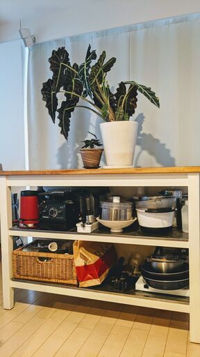 【値引き】IKEAアイランドキッチンテーブル（ハイスツール4脚付（黒））＆本格サンダー＋仕上げ用ペイント付き