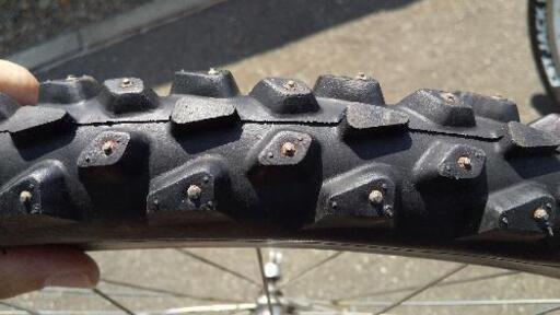 GIANT クロスバイク スパイクタイヤ付き GIANT クロスバイク スパイクタイヤ付き